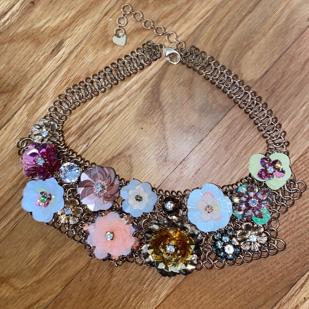 Chunky Flower 🌸 Necklace Pink, White, and Gold🌸